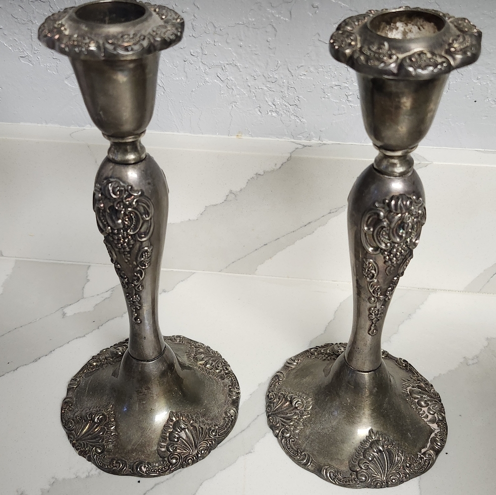 A pair of elegant silver plated candle sticks holdersMade by Godinger silver co.